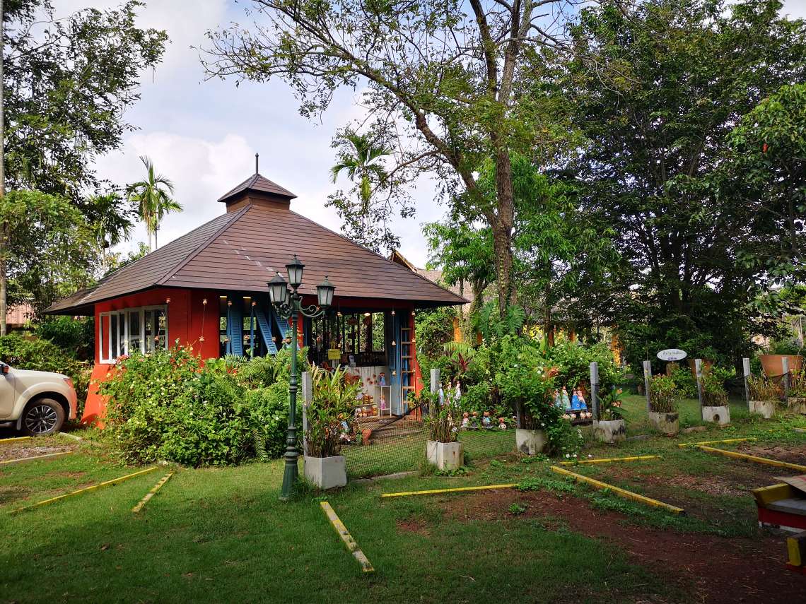 粘土細工の工房へ到着