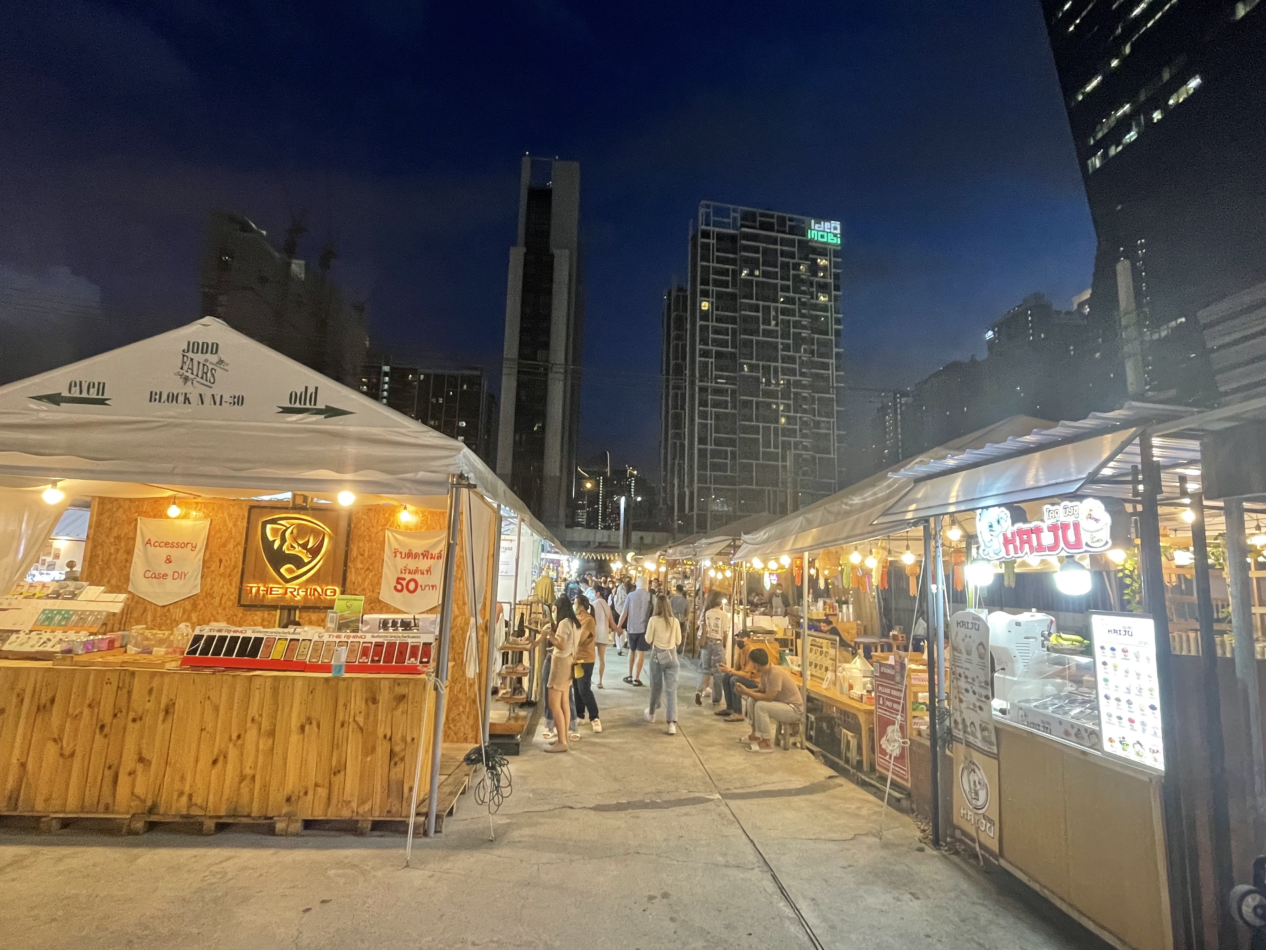 ジョッドフェアーズ ラチャダー ナイトマーケット 到着