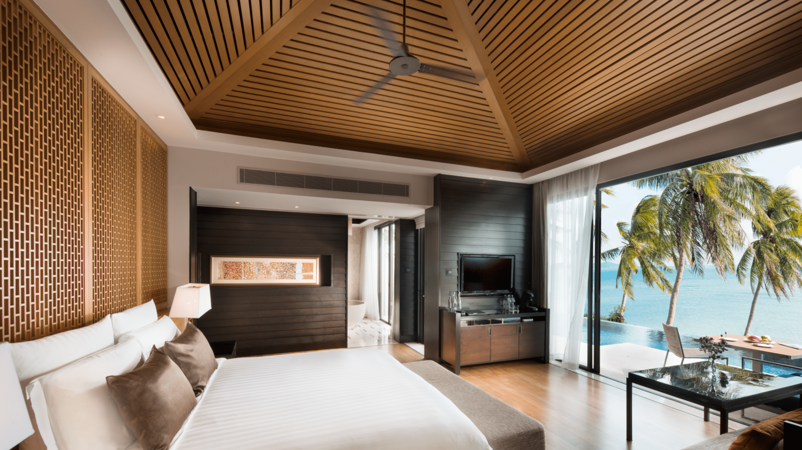 ホテルへチェックイン