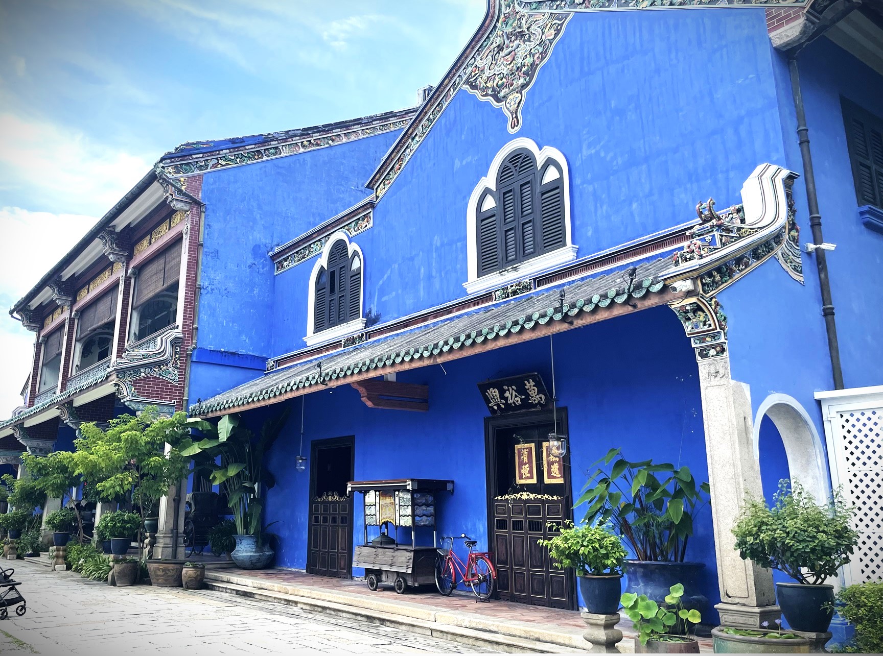 ブルーマンション Indigo At The Blue Mansion へご案内