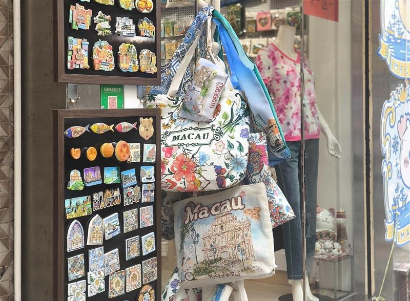 お土産にカフェに、食べ歩きも楽しめる官屋街をぶらり散策♪