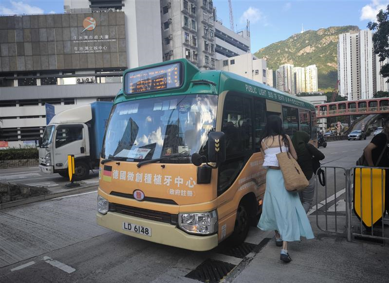 MTR Choi Hung駅より、ローカルバスに乗車(約30分)