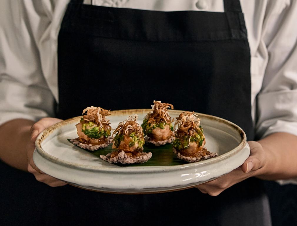 9年連続ミシュランの星を受賞したタイ料理のコースメニューをお楽しみください。