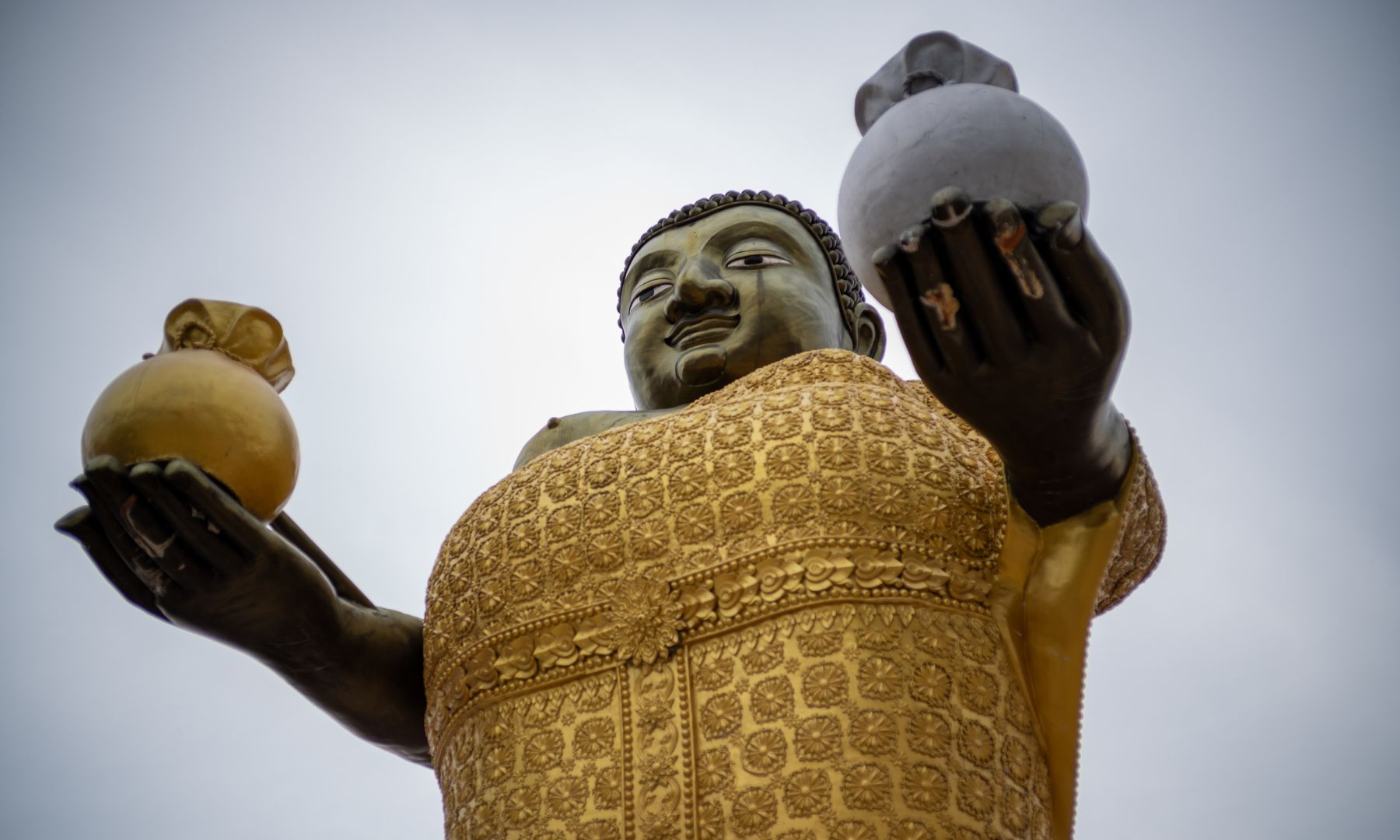 利益がスゴイとうわさのパワースポット 「ワット・サーカラー」でお参り