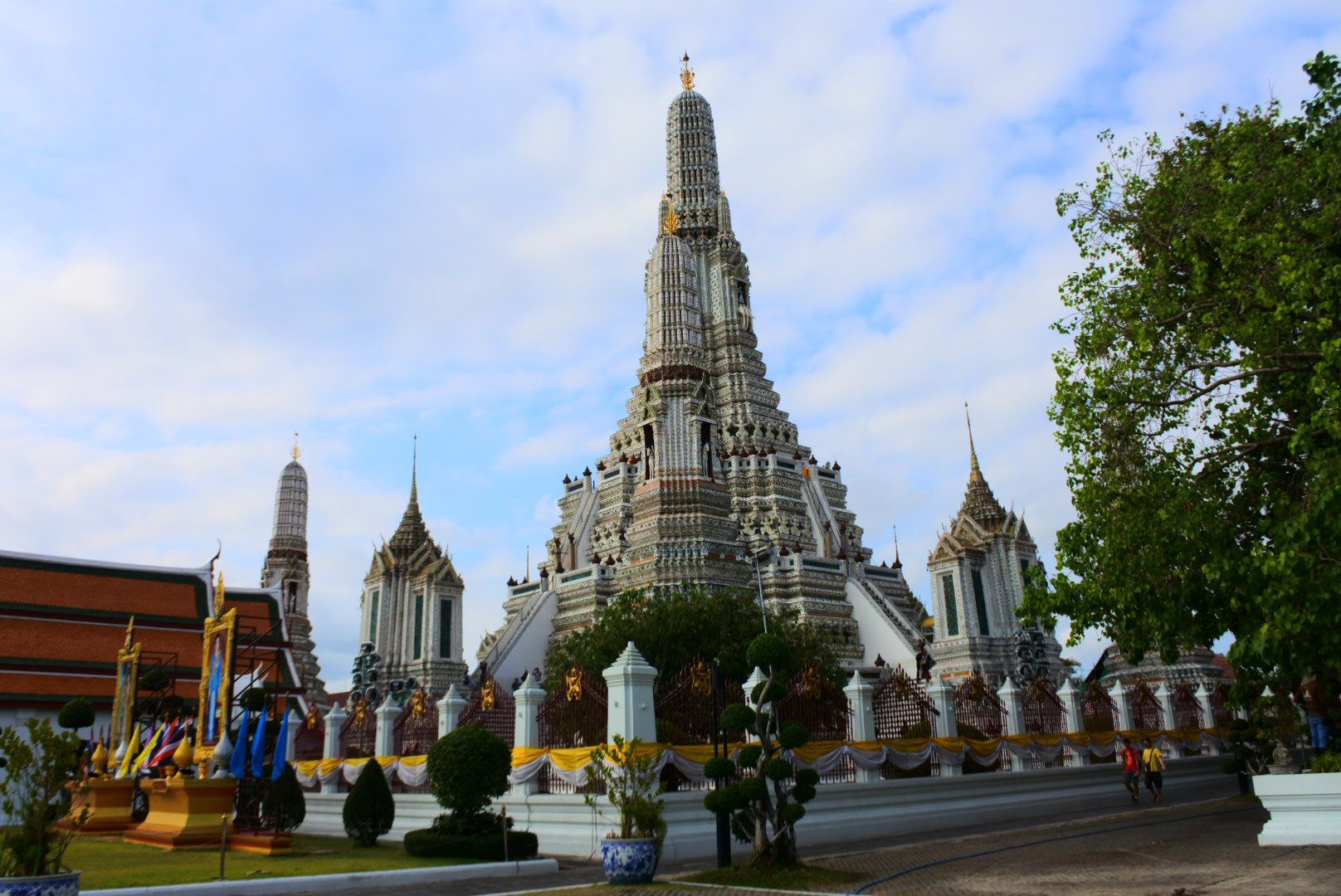 ワット・アルン前 着・解散