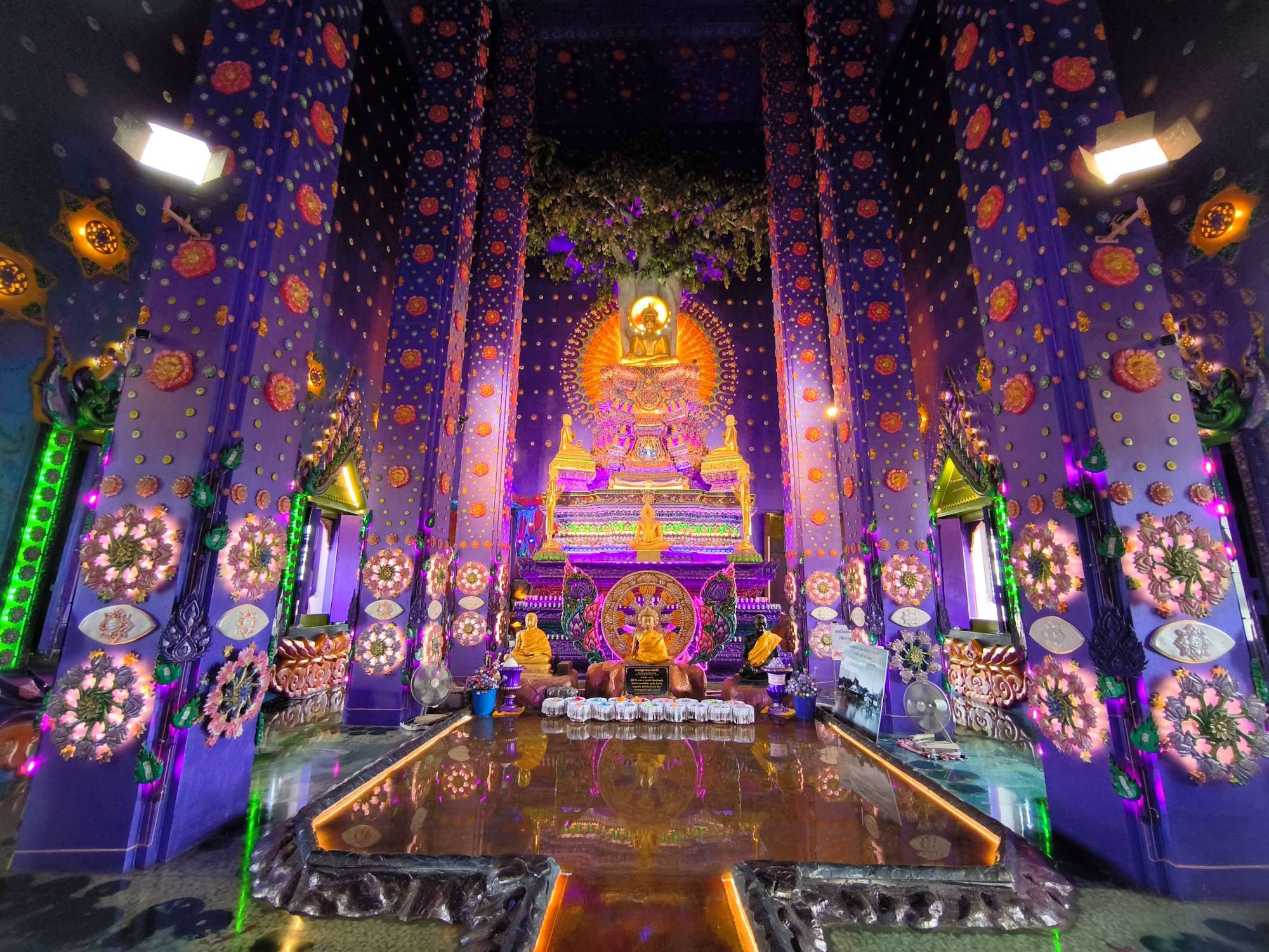 紫寺院「ワット・クラーンクローン」