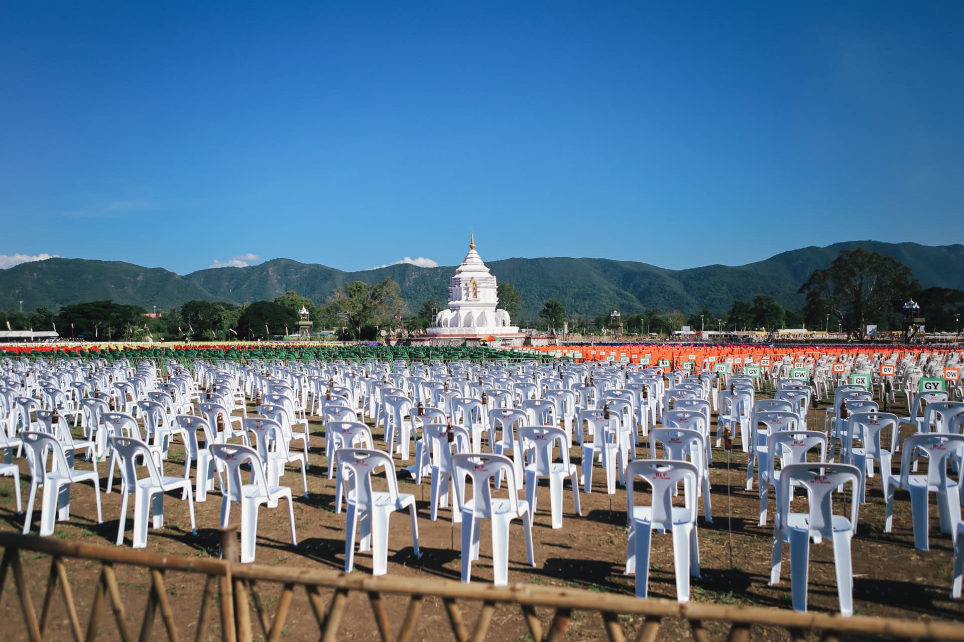 コムローイ祭りの会場へ到着