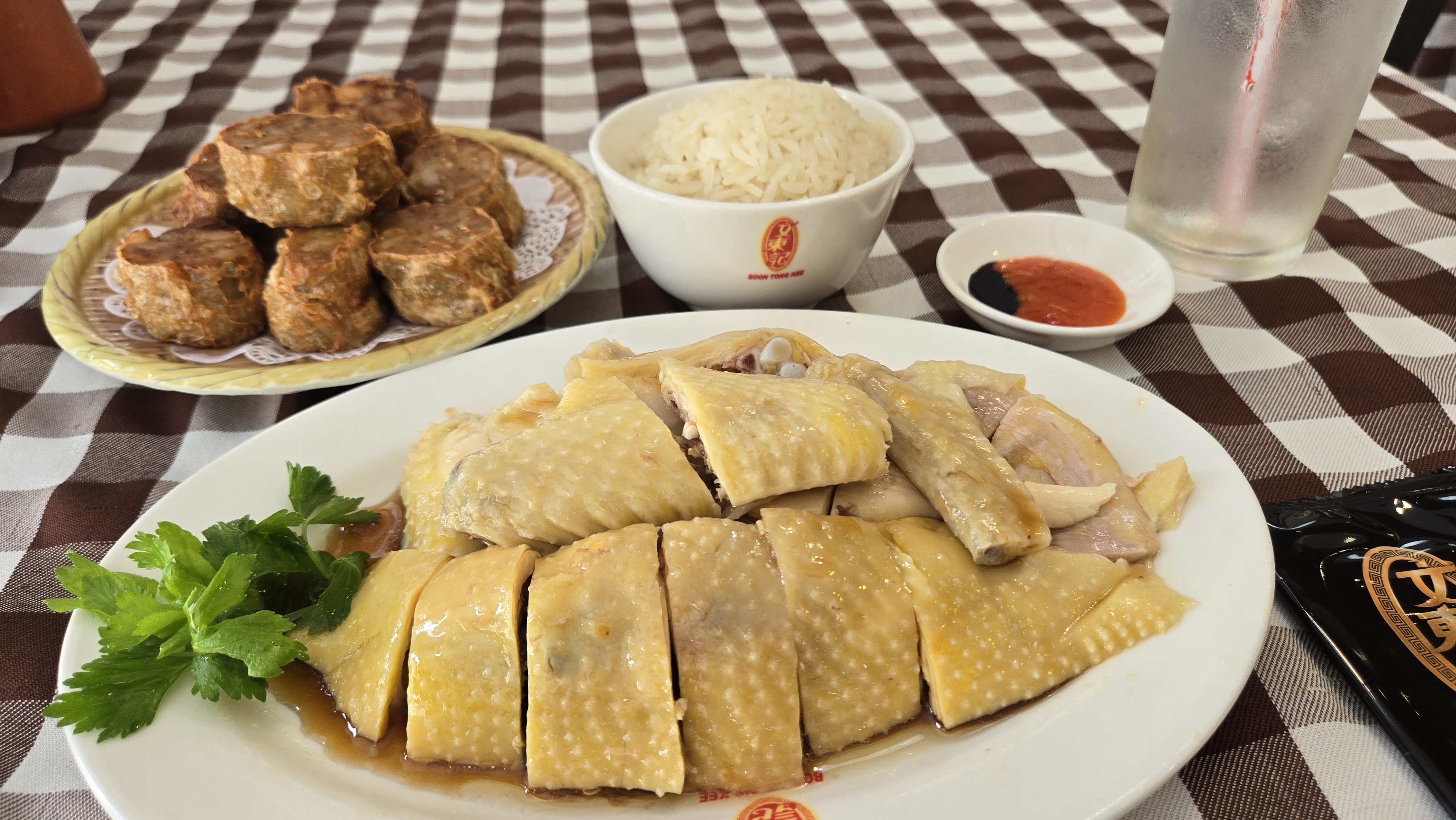 チキンライスセットをご賞味ください