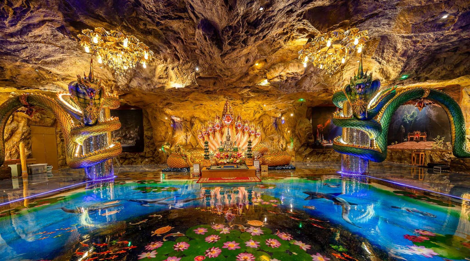 ワット・ウェールワナーラーム(ナーガの洞窟)ご到着