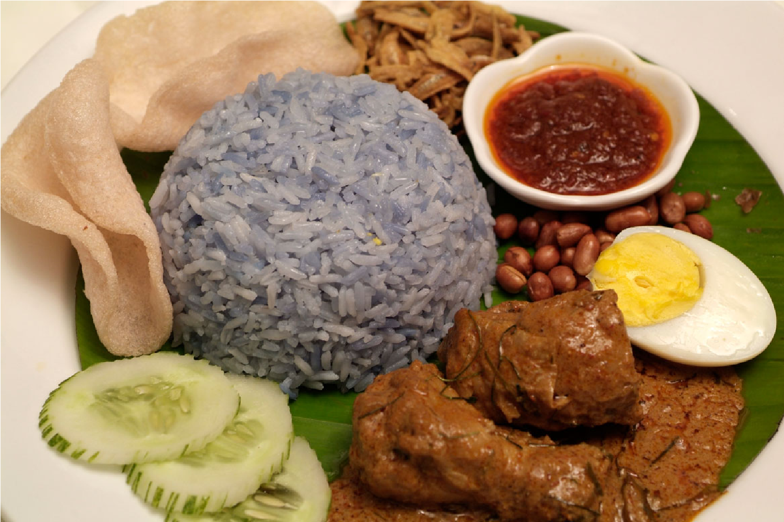 セントラルマーケットにて、ナシレマのワンプレートランチをお召し上がりください