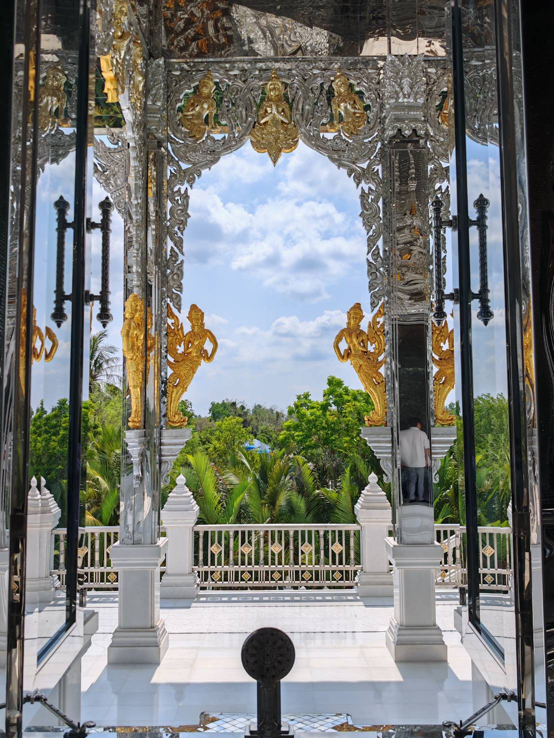 “タイの銀閣寺”とも称される　ワット プッタ プロムマヤーン（45分）
