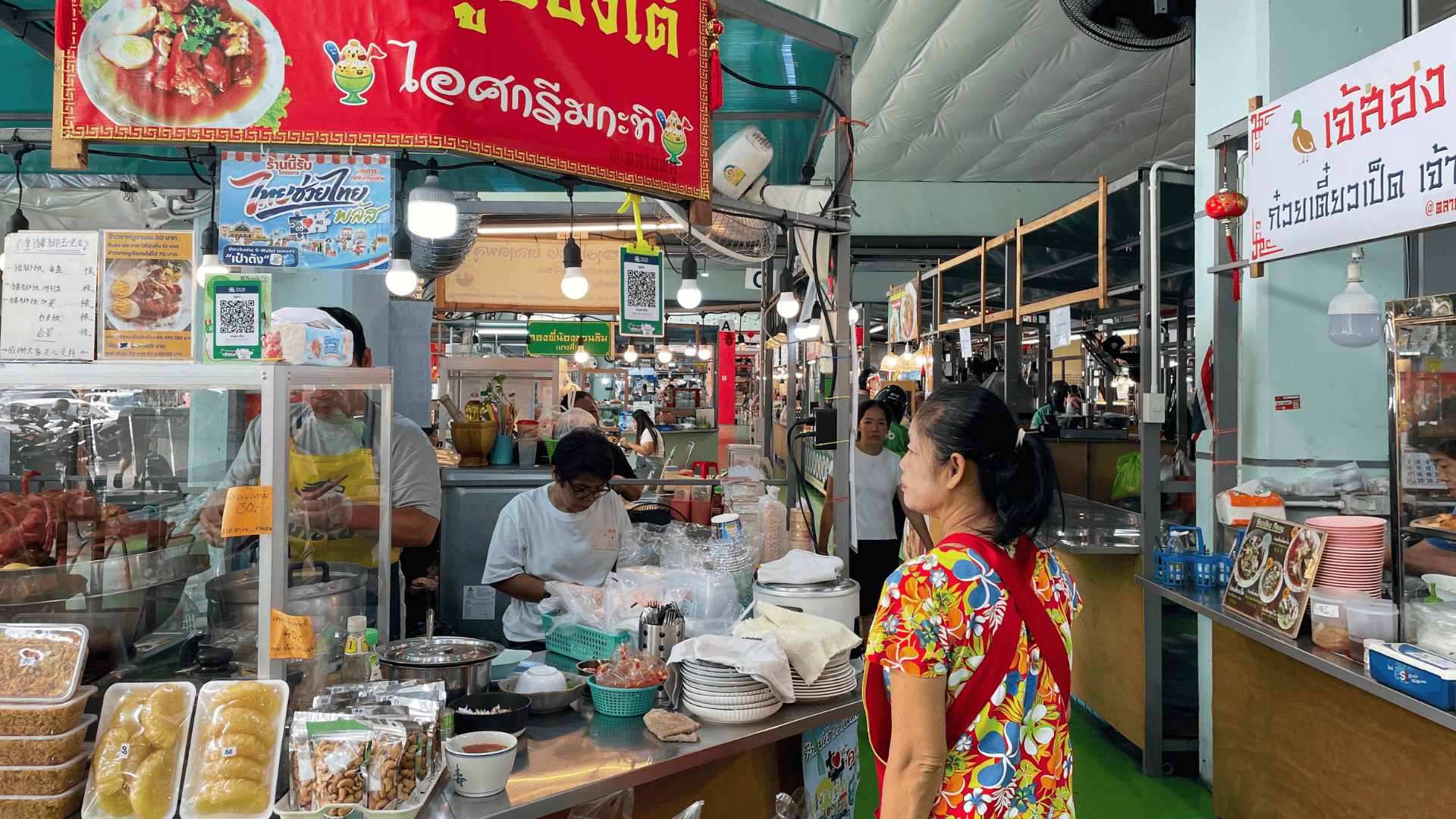 タラ―トプルー名物！屋台や老舗菓子店のローカルグルメにチャレンジしよう！