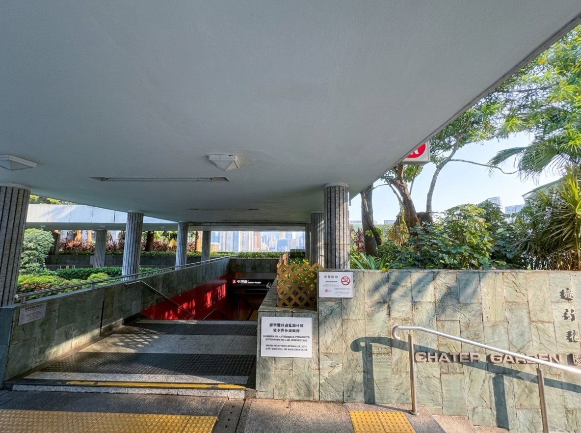 MTR中環駅J2出口前集合