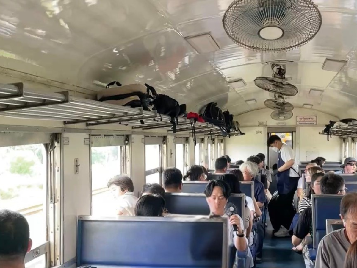 バンコクに向け蒸気機関車出発！～列車内では自由にお過ごしください～