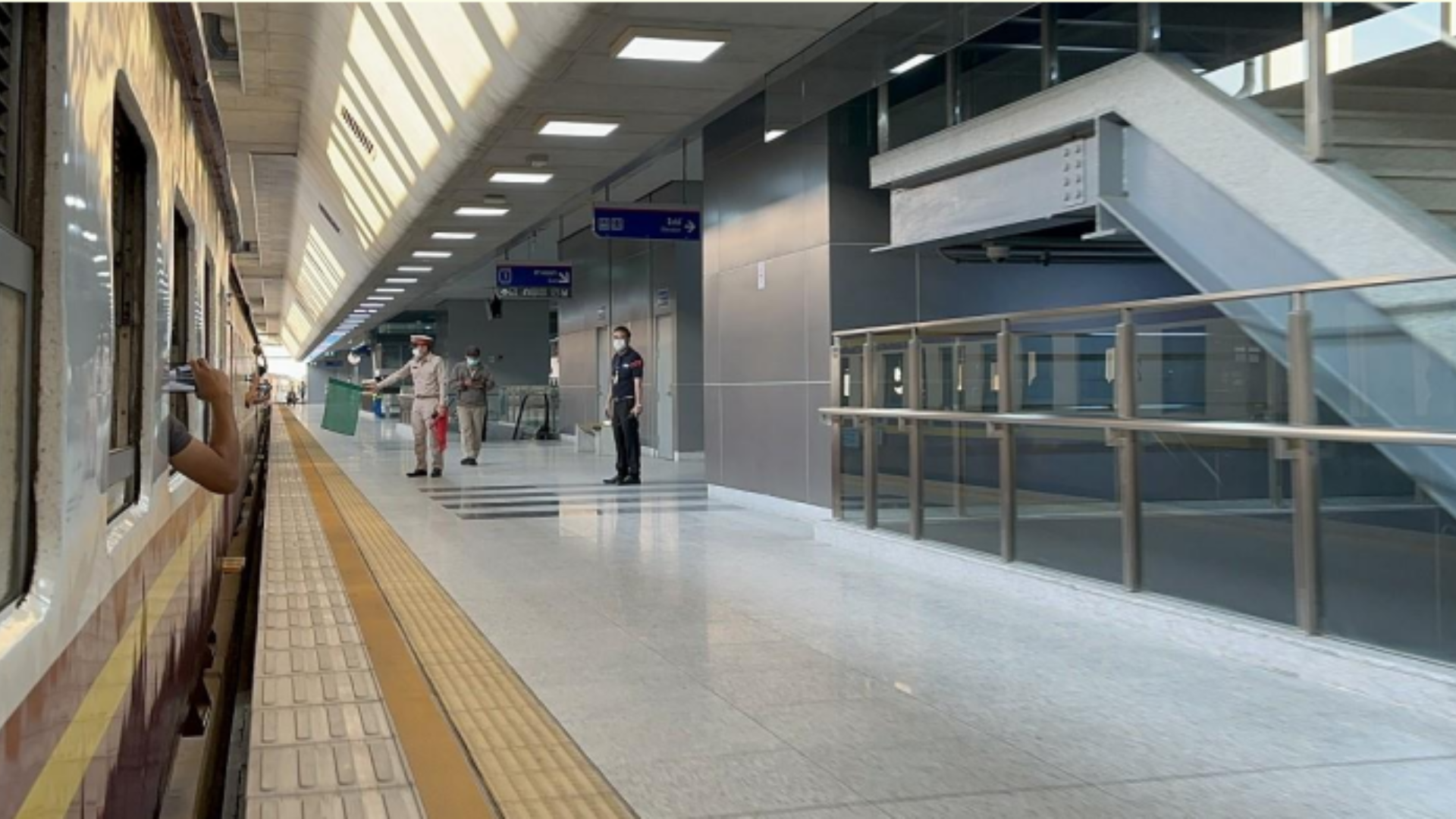 クルンテープ・アピワット中央駅 出発