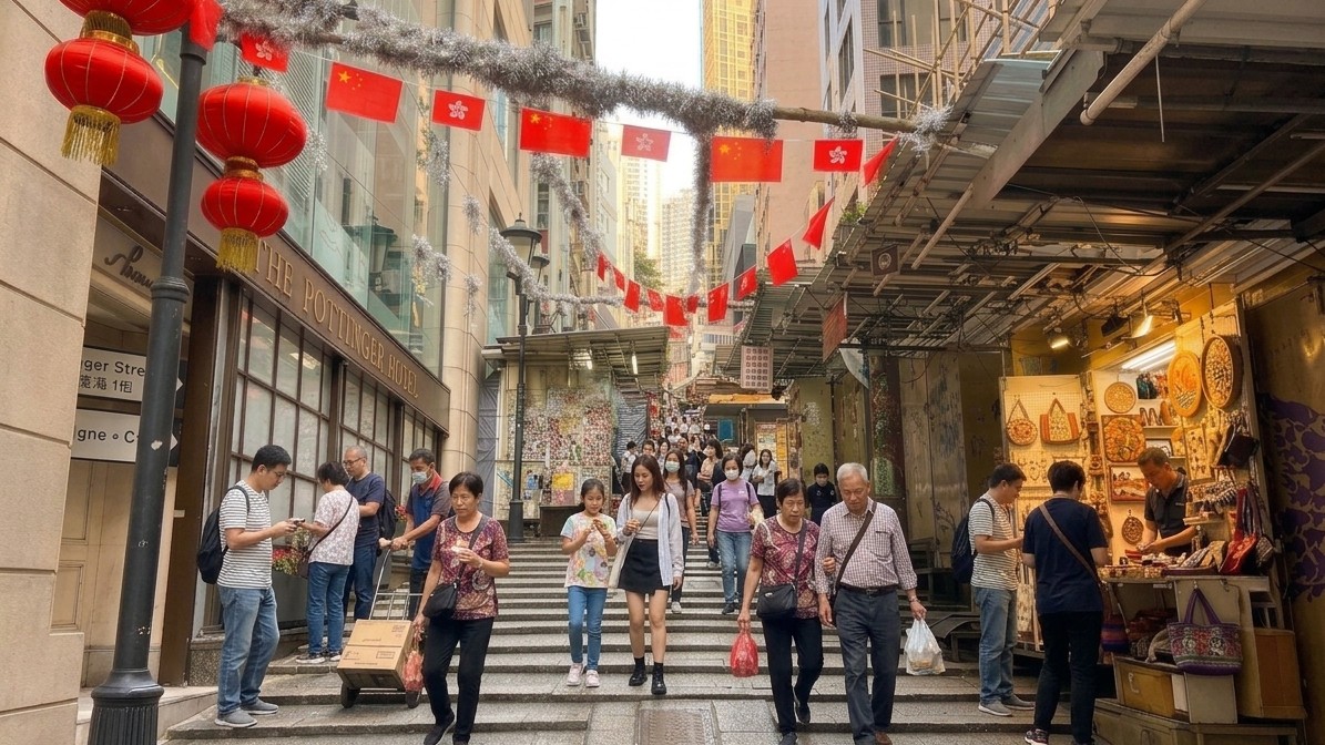 Pottinger St.を経由した後、バスでフェリーターミナルへ移動