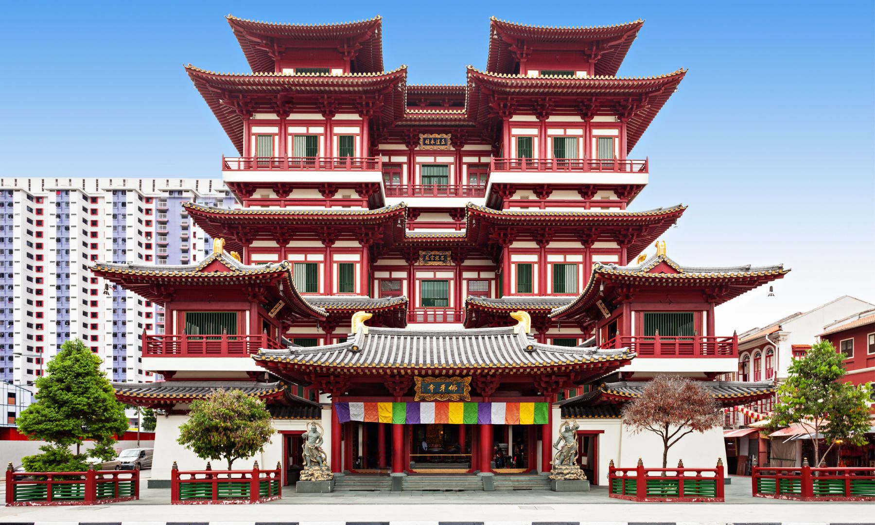 シンガポール屈指のパワースポット 佛牙寺龍華院(Buddha Tooth Relic Temple)へご案内