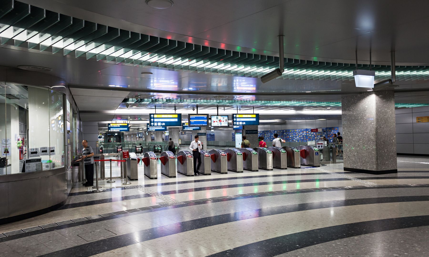シンガポール旅行に欠かせないMRT(電車)を体験！MRTに乗って次の街へ！