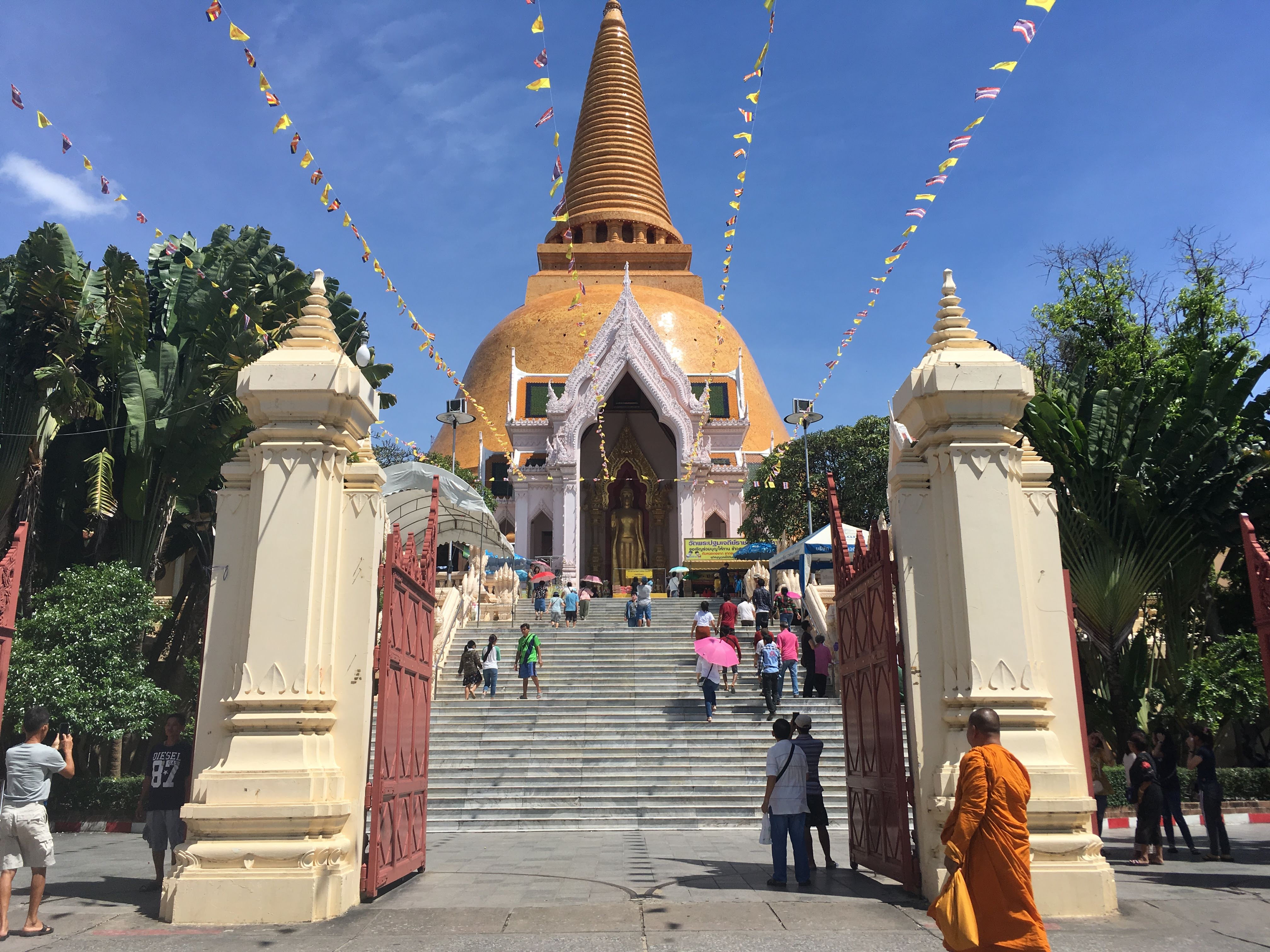 世界最大の仏塔　プラパトムチェディ