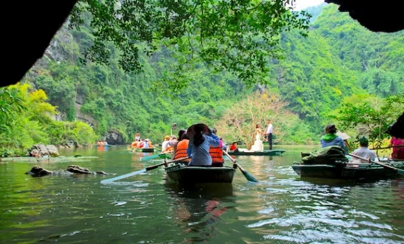大人旅 人気NO.1！【ハノイ】世界遺産チャンアン 川下りクルーズ + 古都ホアルー1日観光ツアー