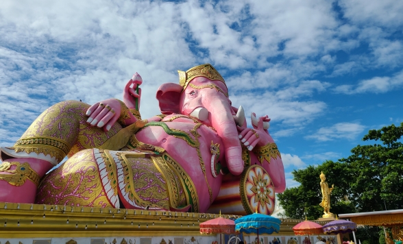 スワンナプーム空港お迎え＋ピンクの巨大ガネーシャ ワット・サマーン
