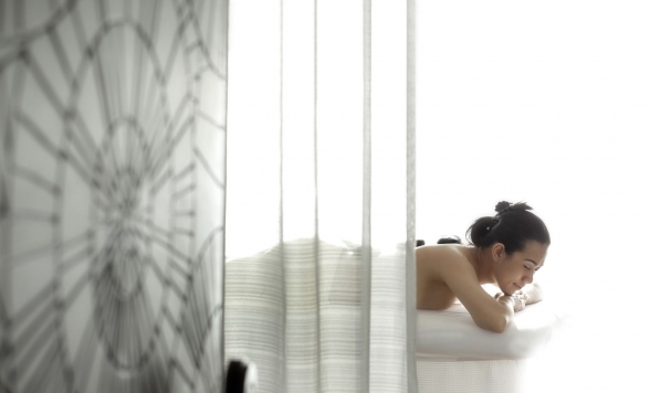 【早朝到着の方へ】空港お迎え+5つ星ホテル「インターコンチネンタル バンコク」での朝食ビュッフェ+スパ60分