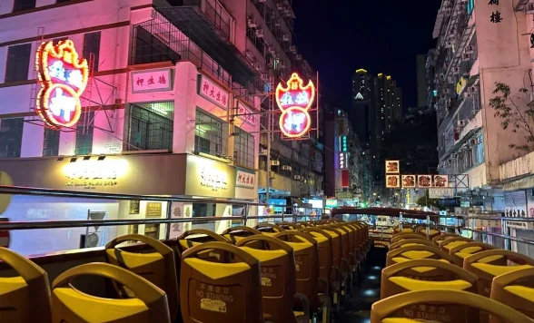 香港名物体験！2階建てオープントップバスで夜の街を爽快ドライブ！