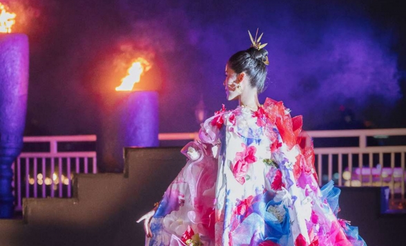 5つ星アナンタラリバーサイドホテル「リバーサイドテラス」 古典舞踊を鑑賞しながらインターナショナル BBQ & シーフードビュッフェ＜ソフトドリンク飲み放題＞