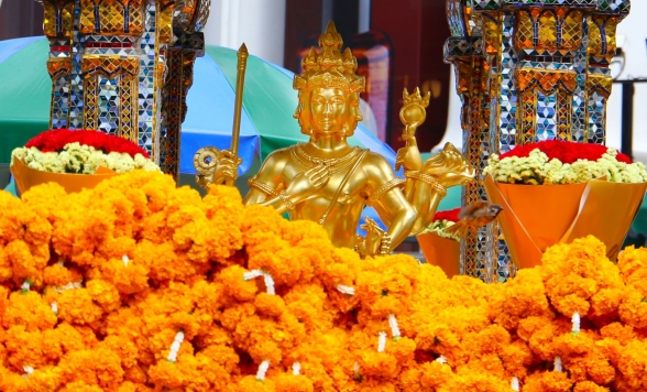 ＼春旅 特別価格／ 【毎週木曜日限定催行】絶対願いを叶えたい人必見！バンコク最強パワースポットを巡る開運巡礼1日ツアー＜日本語ガイド付き／昼食なし または 三大タイ料理の昼食付き 選択可能＞