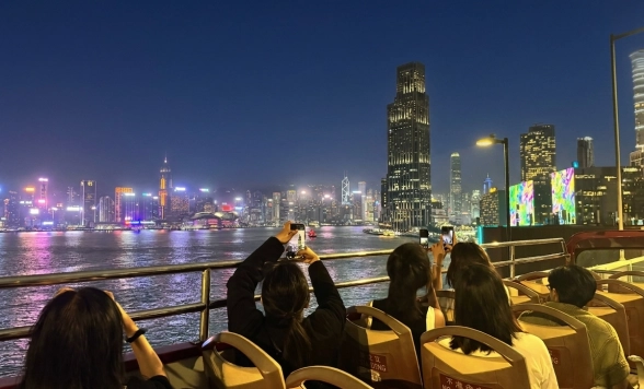 香港名物体験！2階建てオープントップバスで夜の街を爽快ドライブ！