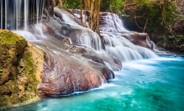 タイで最も美しいと称される滝を見に行こう！カンチャナブリ・エラワンの滝ツアー