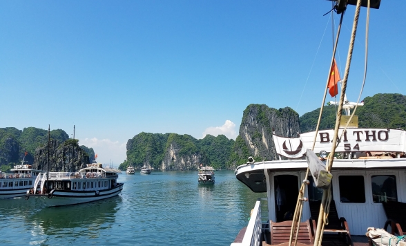 【ベトナム】世界遺産ハロン湾クルーズつき！歴史と文化の街ハノイ2泊3日 <日本語ガイド/ホテル+食事+航空券込み>