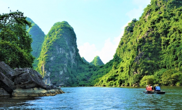 【1名様より毎日催行】世界遺産チャンアン 川下りクルーズ + 古都ホアルー+ムア洞窟 1日観光ツアー＜日本語ガイド/昼食+夕食付き＞