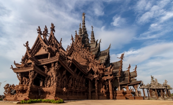 パタヤの名所巡り！サンクチュアリーオブトゥルース+パタヤ屈指のパワースポット「ワットカオシーチャン＆ワットプラヤイ」