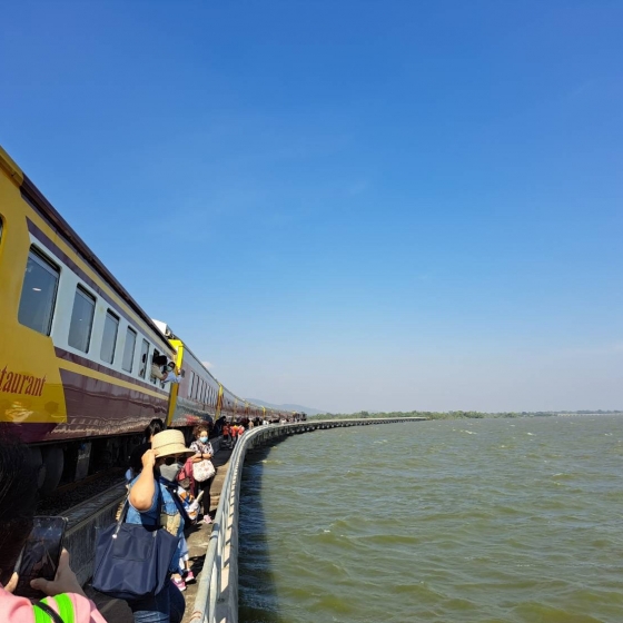 パーサックチョンラシットダム列車