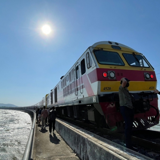 パーサックチョンラシットダム列車