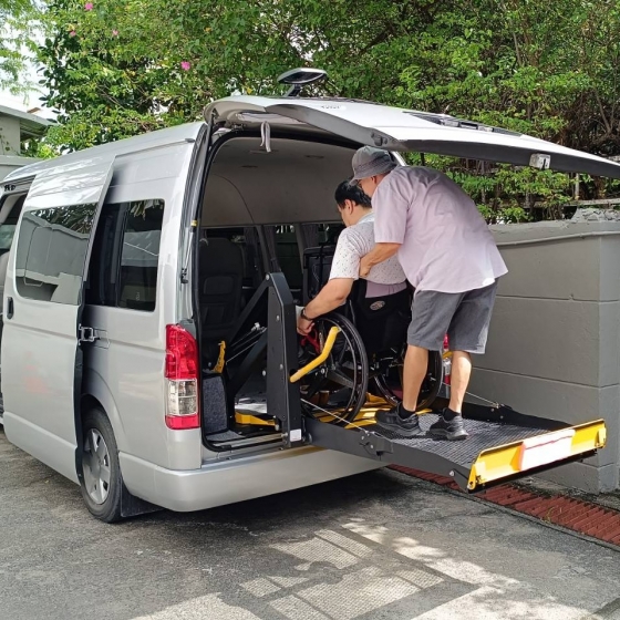 電動車椅子対応車両_空港送迎
