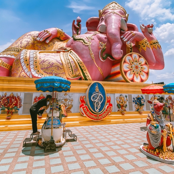 ワットサマーンラッタナーラーム（ピンクガネーシャ）