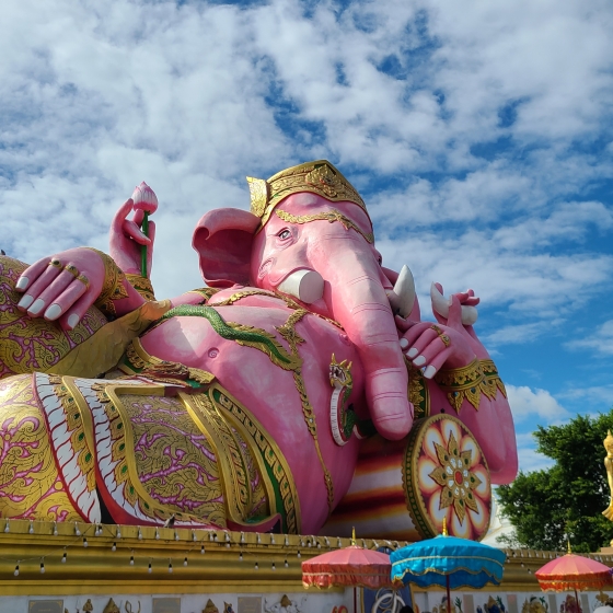 ワットサマーンラッタナーラーム（ピンクガネーシャ）