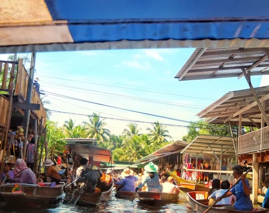 ダムヌンサドゥアック水上マーケット +スピードボード乗船付き ココナッツファームお立ち寄り