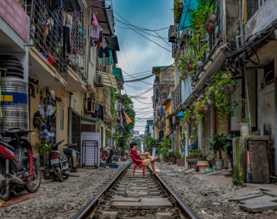 【ハノイ】アオザイレンタル付き!トレインストリート+フンフン通りの壁画アート+定番フォトジェニックスポット巡り<日本語ガイド/午前半日/メゾンマルゥ のアイスクリーム付き>