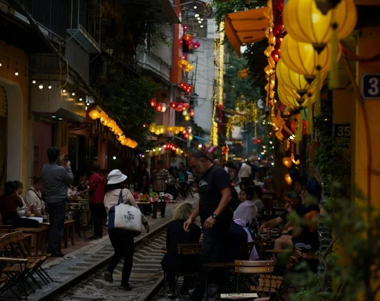 【ハノイ】ハノイの夜を満喫！ミシュランガイド掲載店「Cau Go」の絶品ディナー＆列車から楽しむ！夜のトレインストリート