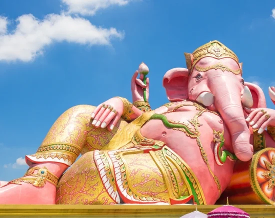 フォトジェニック満載！アユタヤ遺跡・ピンクガネーシャ・ワットパクナムを巡るツアー＜選べる3プラン/象カフェ立ち寄りプランあり＞