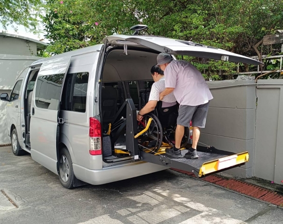 貸切プラン！電動車椅子対応車両プライベートチャーター(車いす1台+3名乗り)＜日本語ガイド付き＞