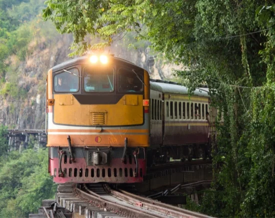 カンチャナブリ泰緬鉄道の旅「戦場にかける橋」をスピードボートと鉄道乗車で巡るツアー 第二次世界大戦博物館見学付き