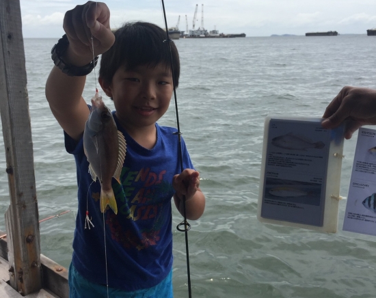 まもなく販売開始【3月28日催行】シラチャ沖　シーチャン島でいかだ釣り＜竿レンタルプランあり/お弁当/日本語ガイド付き/初心者・子供OK＞