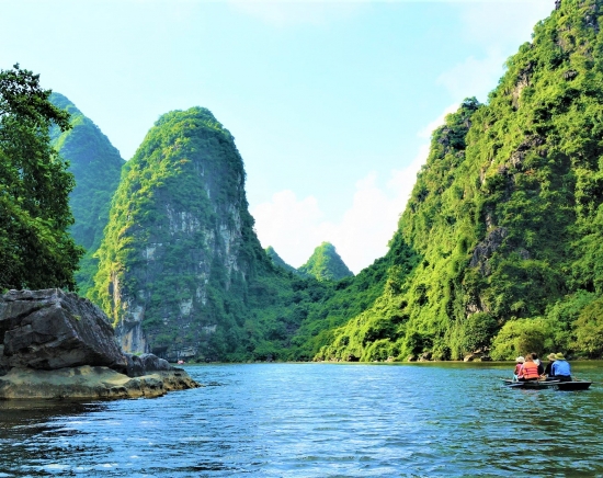 【1名様より毎日催行】世界遺産チャンアン 川下りクルーズ + 古都ホアルー+ムア洞窟 1日観光ツアー＜日本語ガイド/昼食+夕食付き＞