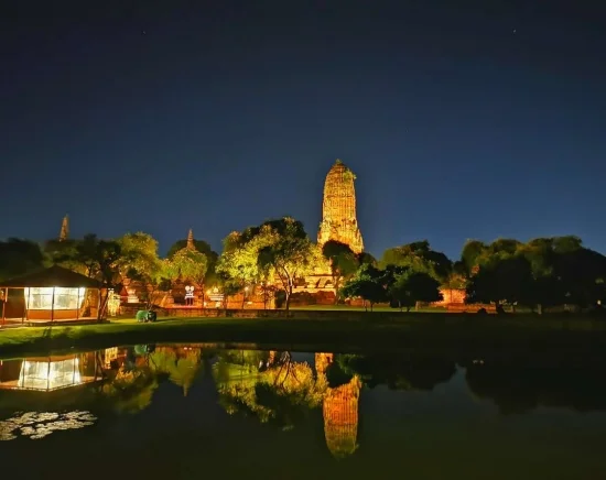 ダムヌンサドゥアック水上マーケット+本格象乗り体験+アユタヤ遺跡ライトアップ鑑賞