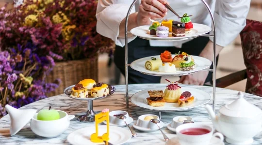 アフタヌーンティー体験｜サイアム ケンピンスキー バンコク｜落ち着いた雰囲気が魅力の5つ星ホテル「1897 Lounge（旧：Hanuman Bar）」