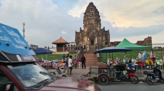 ロッブリーの街を車窓見学
